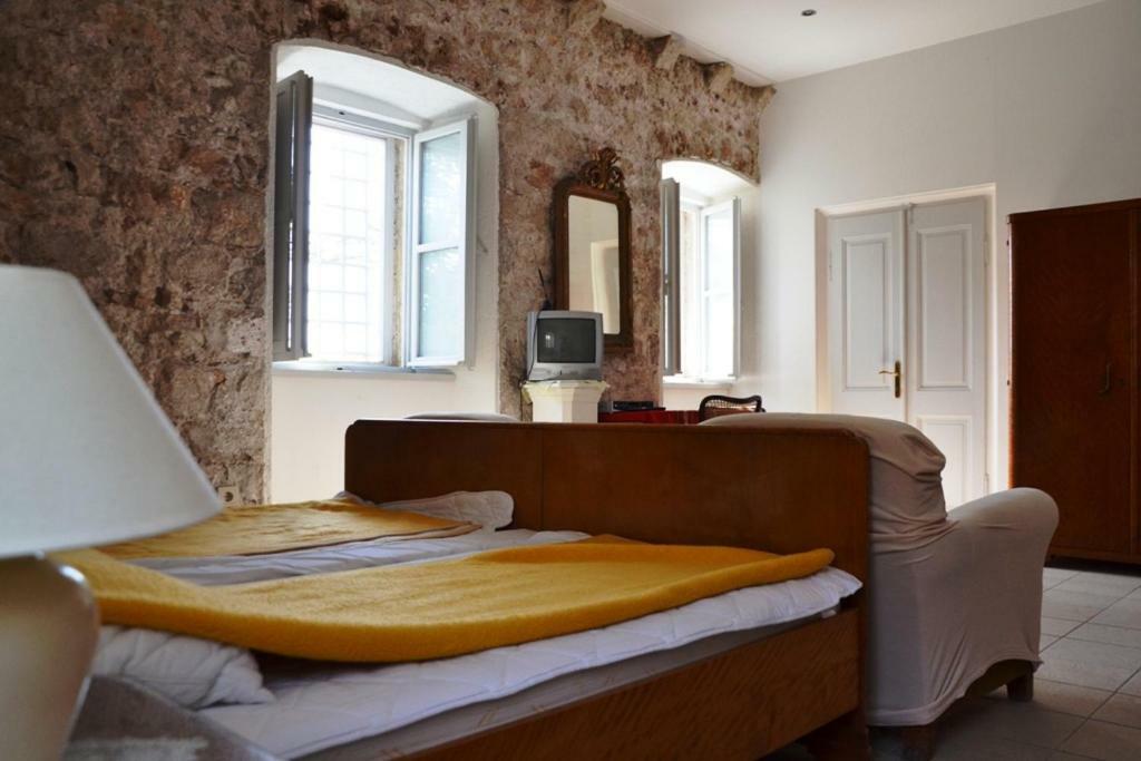Apartment Stone House *