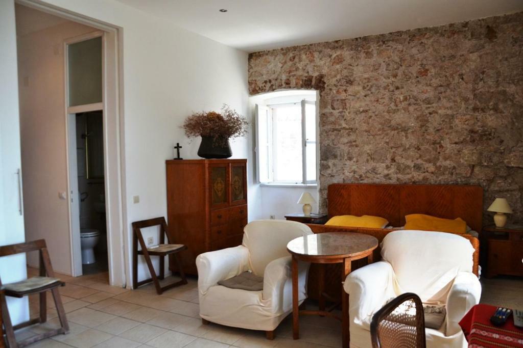 Stone House Apartment
