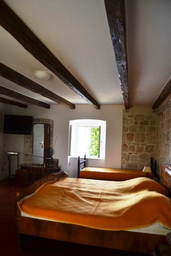Stone House Apartment *