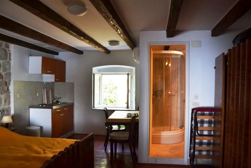 Stone House Apartment